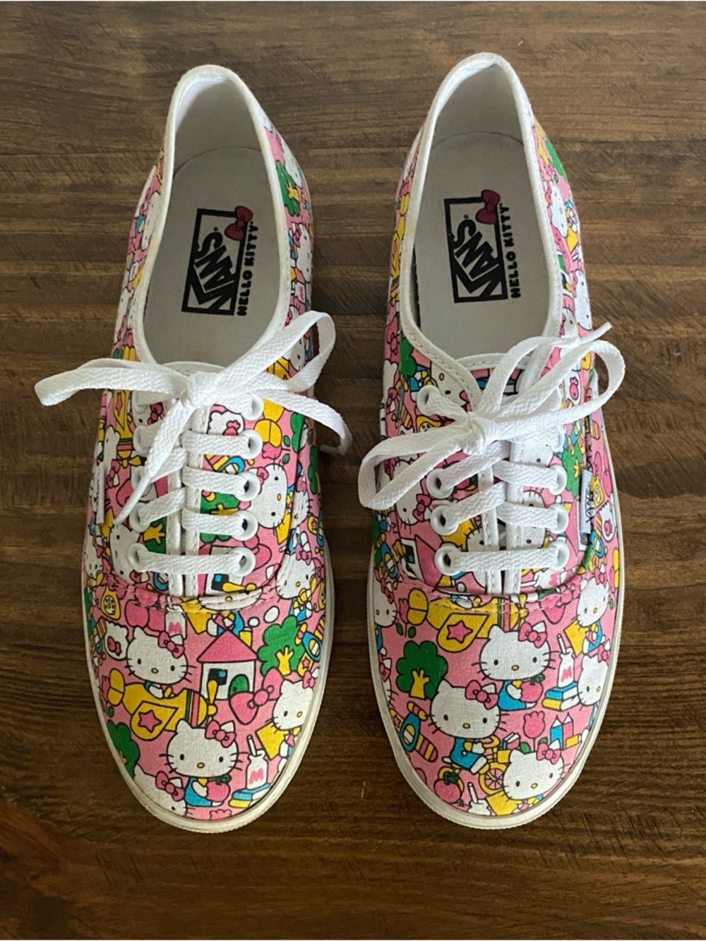 VANS - Hello Kitty - Pink Printed Lace-Up Sneakers - Picture 2 of 12